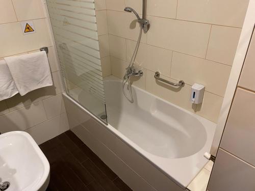 Gold Hotel & Apartments - image 3