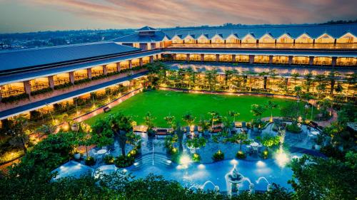 Mayfair Oasis Resort & Convention