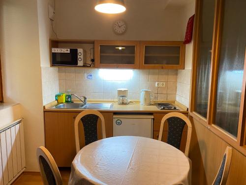 Gold Hotel & Apartments - image 7