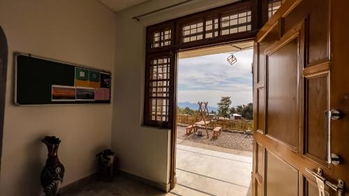 Entrance, Flashpackers Bir | Rooms & Dorms in Palampur