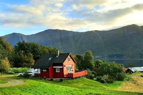 Gemütliche Hütte direkt am Fjord