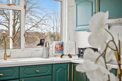 Cocina, Luxury 1 Bed Retreat With Free Parking - FREE NETFLIX & WIFI in Chatham