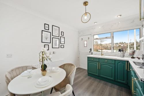 Cocina, Luxury 1 Bed Retreat With Free Parking - FREE NETFLIX & WIFI in Chatham