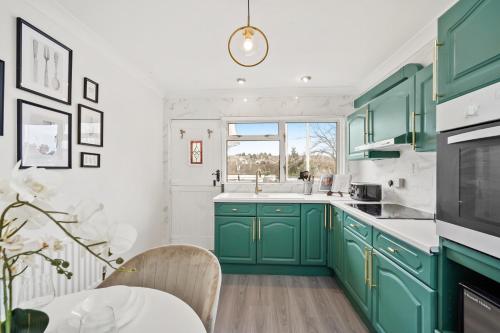 Cocina, Luxury 1 Bed Retreat With Free Parking - FREE NETFLIX & WIFI in Chatham