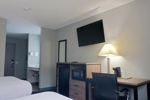 Super 8 by Wyndham Rockford in Rockford, USA