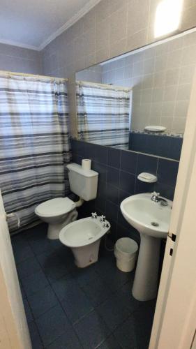 1 double bed, 1 twin bed