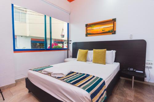 1 double bed, 1 bunk bed