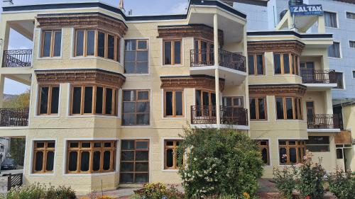 Zaltak Guest House and Hostel