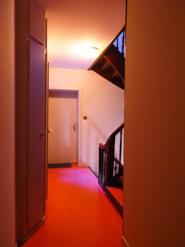 STB2 - Tap to explore photos
