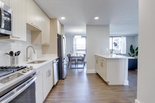 Elegance in Crystal City - Amazing Apartment with gym, Arlington (foto 4)