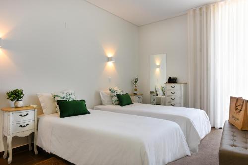 2 twin beds