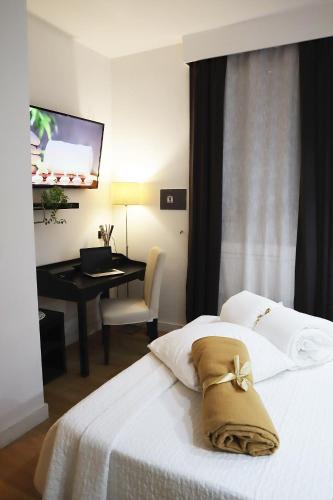 Classic Double Room image 10