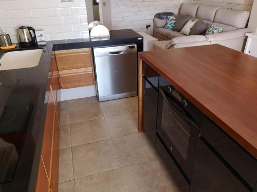One-Bedroom Apartment image 7