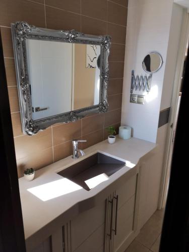 One-Bedroom Apartment image 5