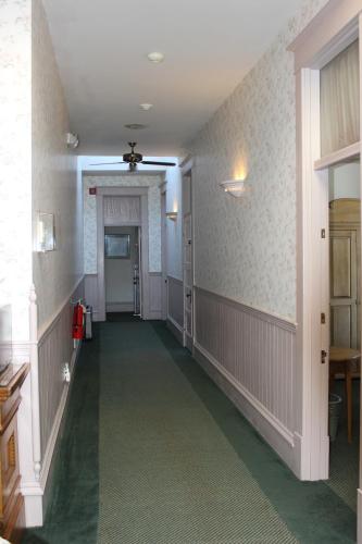 502346614 Hotel Planter