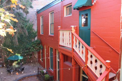 502346817 Hotel Planter