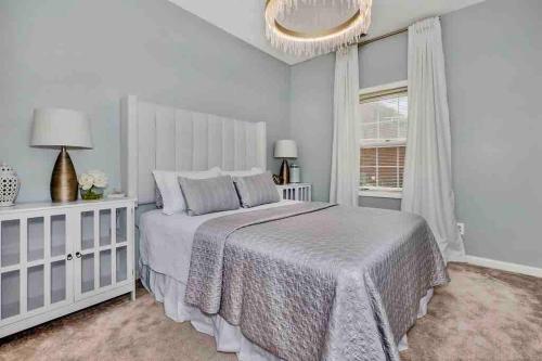 Private Suite in Upscale Neighborhood in Huntsville, USA