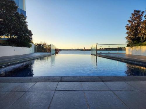 Lakefront Views on the foreshore