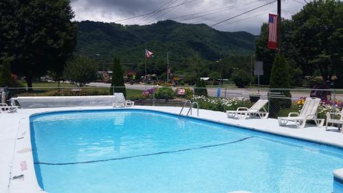 A Holiday Motel - Maggie Valley