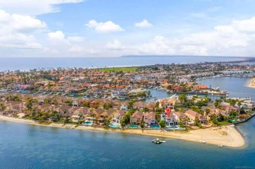 Private Beach front 4bed 4bath pool and spa house in San Diego, USA
