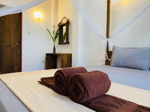 Avalon, Weligama