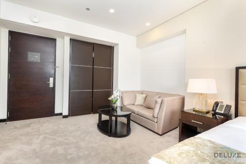 Urban Studio at The Address Residences Dubai Marina by Deluxe Holiday Homes, Dubai (photo 3)