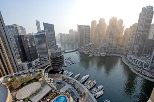 Urban Studio at The Address Residences Dubai Marina by Deluxe Holiday Homes, Dubai (photo 9)