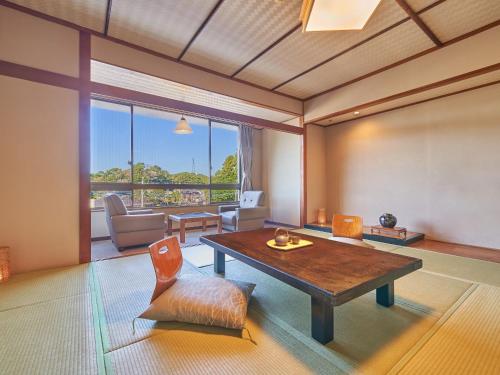 Standard Japanese-Style Room with Private Bath and City View