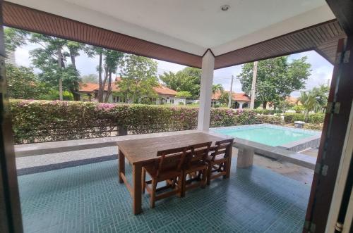 Mae Rampung Beach House Pool Villa