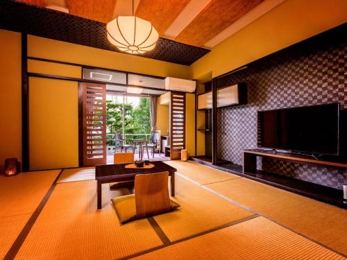 Standard Japanese-Style Family Room - Bay View