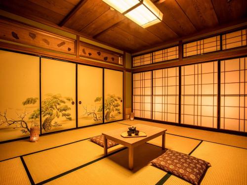 Superior Japanese-Style Family Room with Bathroom (6 Adults)