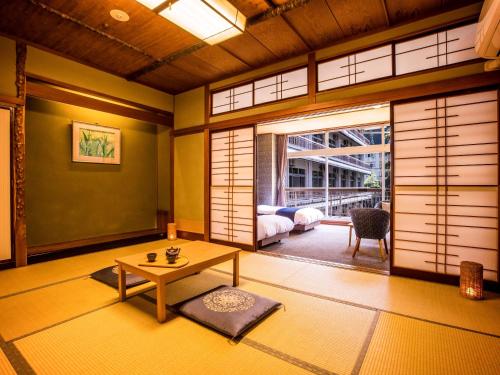 Standard Room with Tatami Area and Bathroom 