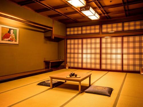 Standard Japanese-Style Family Room with Bathroom (7 Adults)