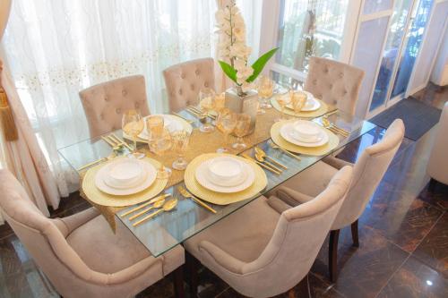 Vitasolo Hometel & Suite in Magugpo Central