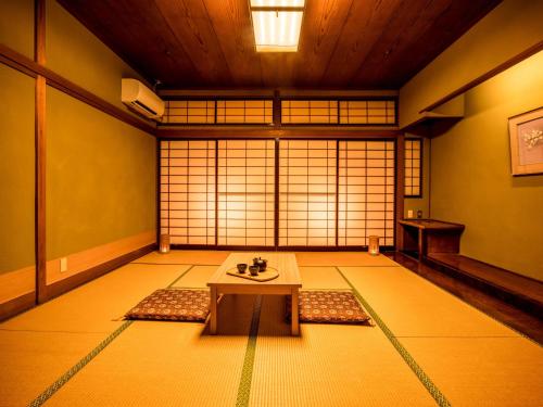 Standard Japanese-Style Quadruple Room with Bathroom