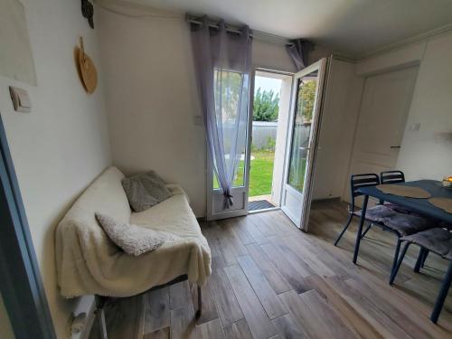 Appart 28m2 avec jardin et parking privés, chambre séparée