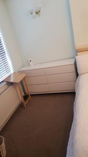 Double bedroom in Raynes Park