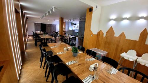 Ресторан, Hotel & Restauracja Wróblewscy (Hotel & Restauracja Wroblewscy) in Пултуськ
