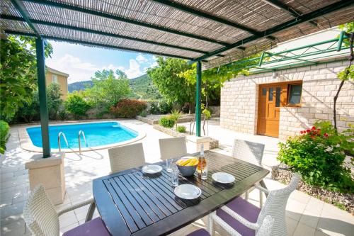 Holiday Home Vrcani - image 7