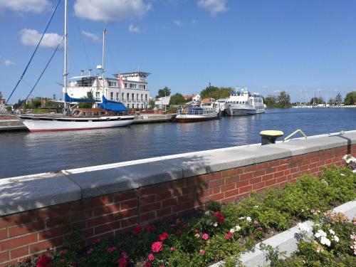 FEWO-bis-4-Pers-inmitten-den-Yachthafens-Ueckermuende-Stettiner-Haff-Ostsee - image 8