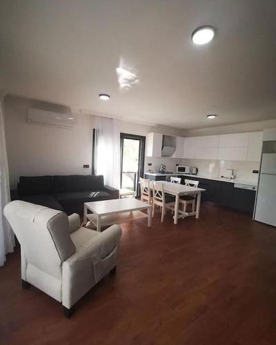 Brand New 2 Bedroom Garden Floor Flat with Pool B1