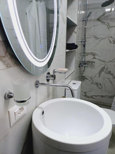 Regis Apartment - image 3