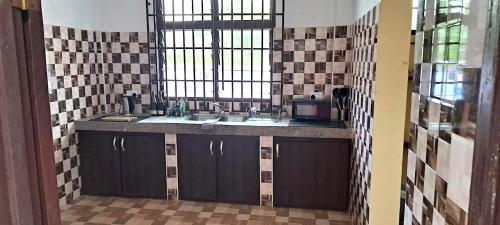 Central 3 Bedroom Ground Floor Apartment Near To Beach in Cape Coast