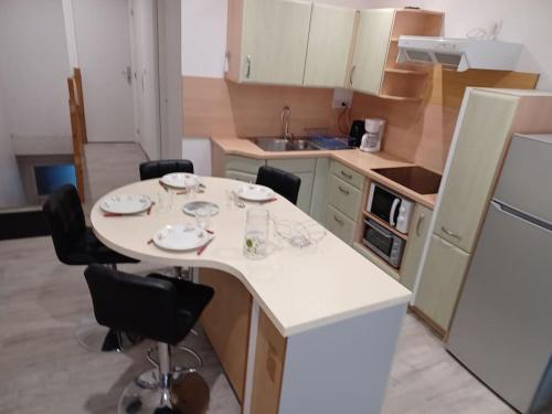 logement climatisé 6 personnes avec garage (logement climatise 6 personnes avec garage) in Saint-Pourcain-sur-Sioule