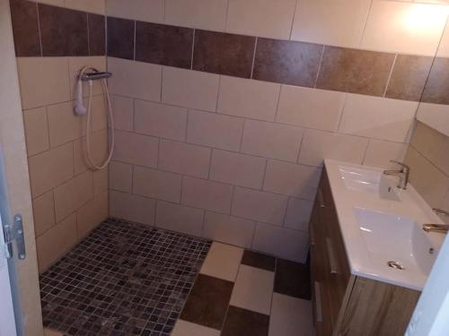 logement climatisé 6 personnes avec garage (logement climatise 6 personnes avec garage) in Saint-Pourcain-sur-Sioule