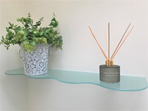 Banheiro, Naas 2 Bedroom Back Garden Escape in Naas