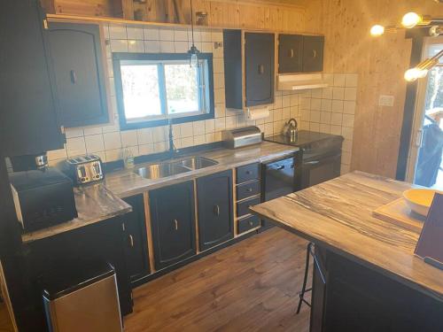 LE JAZZ- Chalet rustique/chic avec SPA in Notre-Dame-Des-Bois (QC)