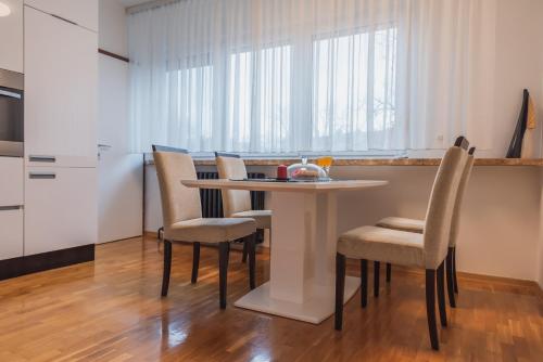 Deluxe Apartment image 10
