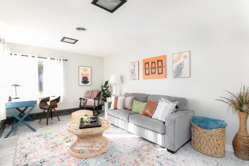 Graduation 2025! Great for Gatherings, King Beds, Firepit, Pet Friendly with Huge Fenced Yard Graduation 2025! Great for Gatherings, King Beds, Firepit, Pet Friendly with Huge Fenced Yard