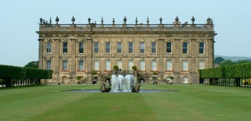 2 Bed Chic Peak District Cottage Barn Near Alton Towers, Polar Bears, Chatsworth House